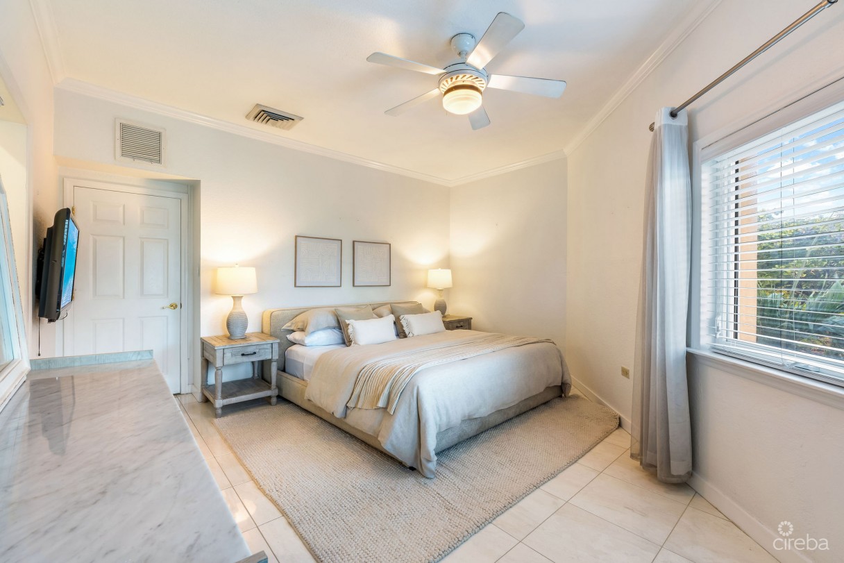 Poinsettia Penthouse B7, Seven Mile Corridor - Image 15