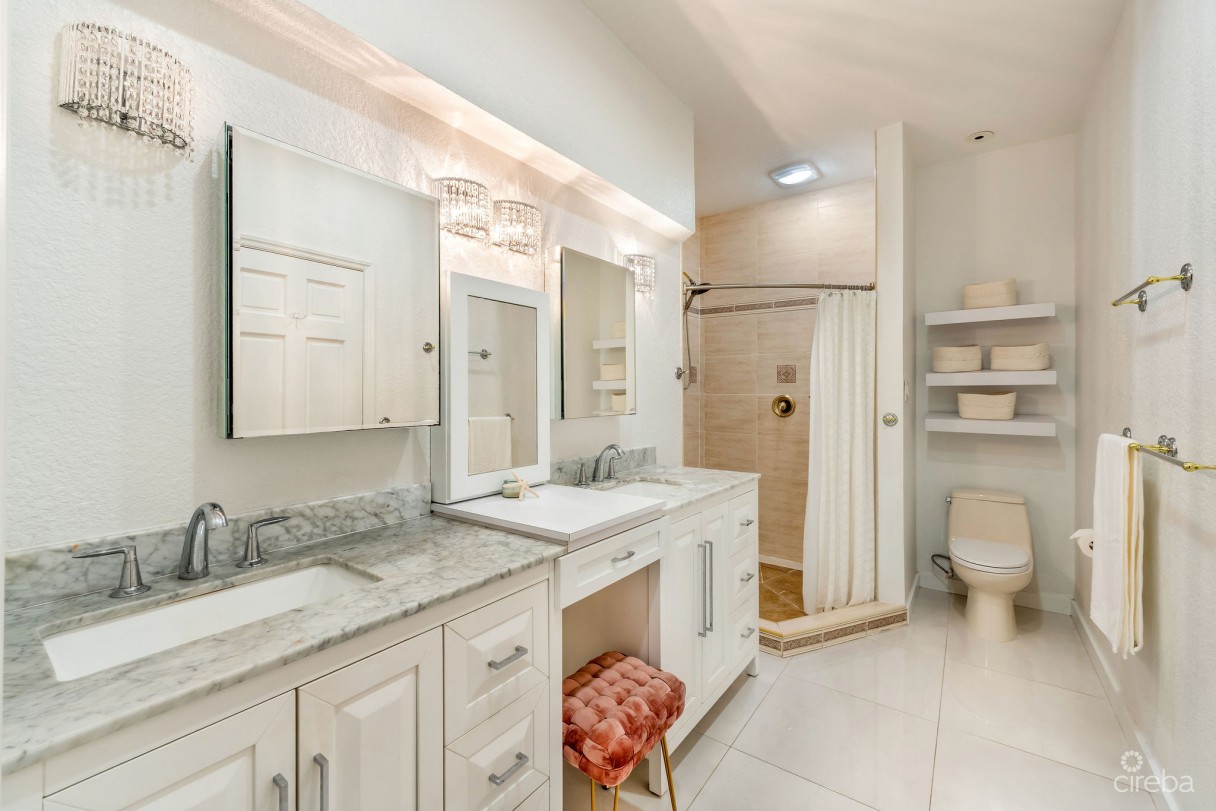 Poinsettia Penthouse B7, Seven Mile Corridor - Image 18