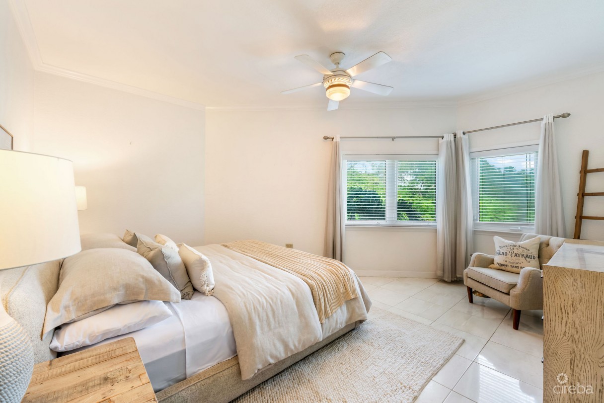 Poinsettia Penthouse B7, Seven Mile Corridor - Image 16