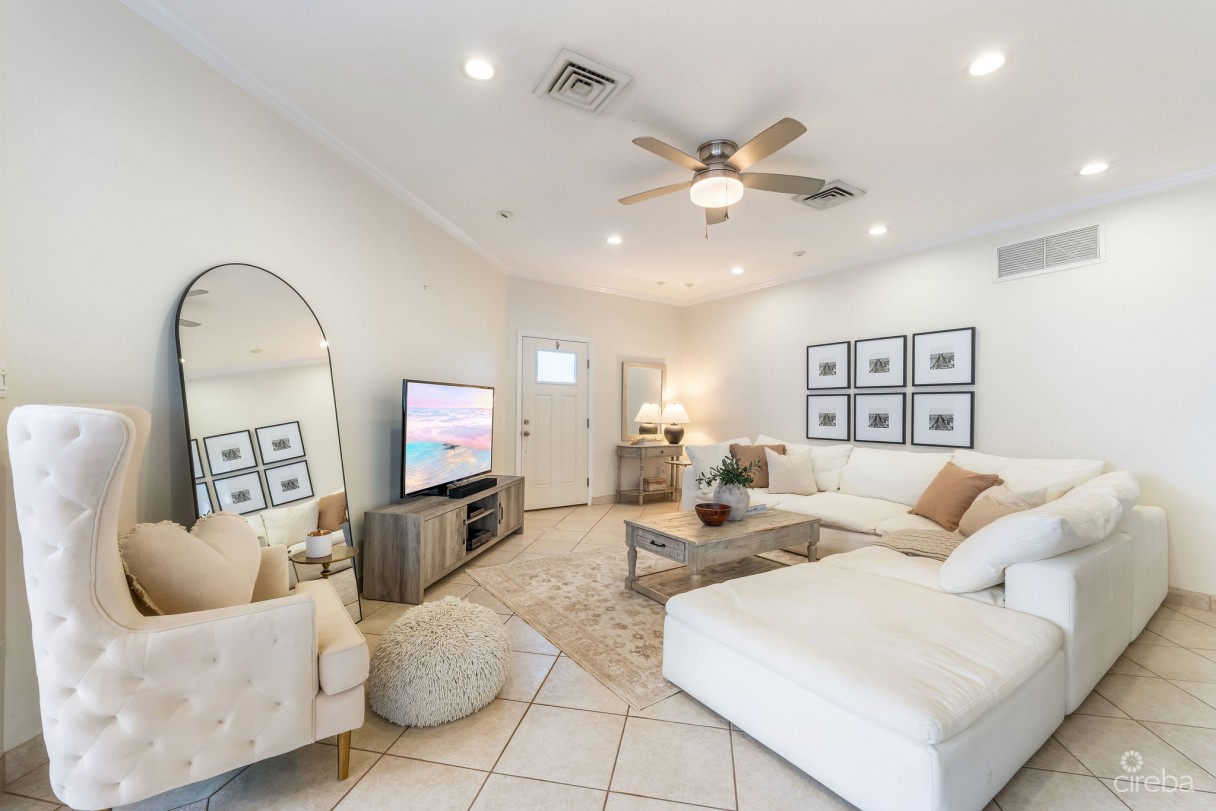 Poinsettia Penthouse B7, Seven Mile Corridor - Image 3