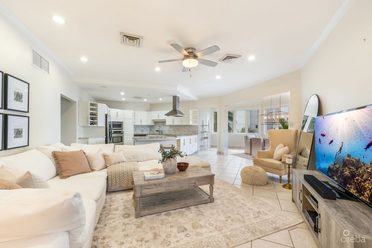 Poinsettia Penthouse B7, Seven Mile Corridor - Image 13