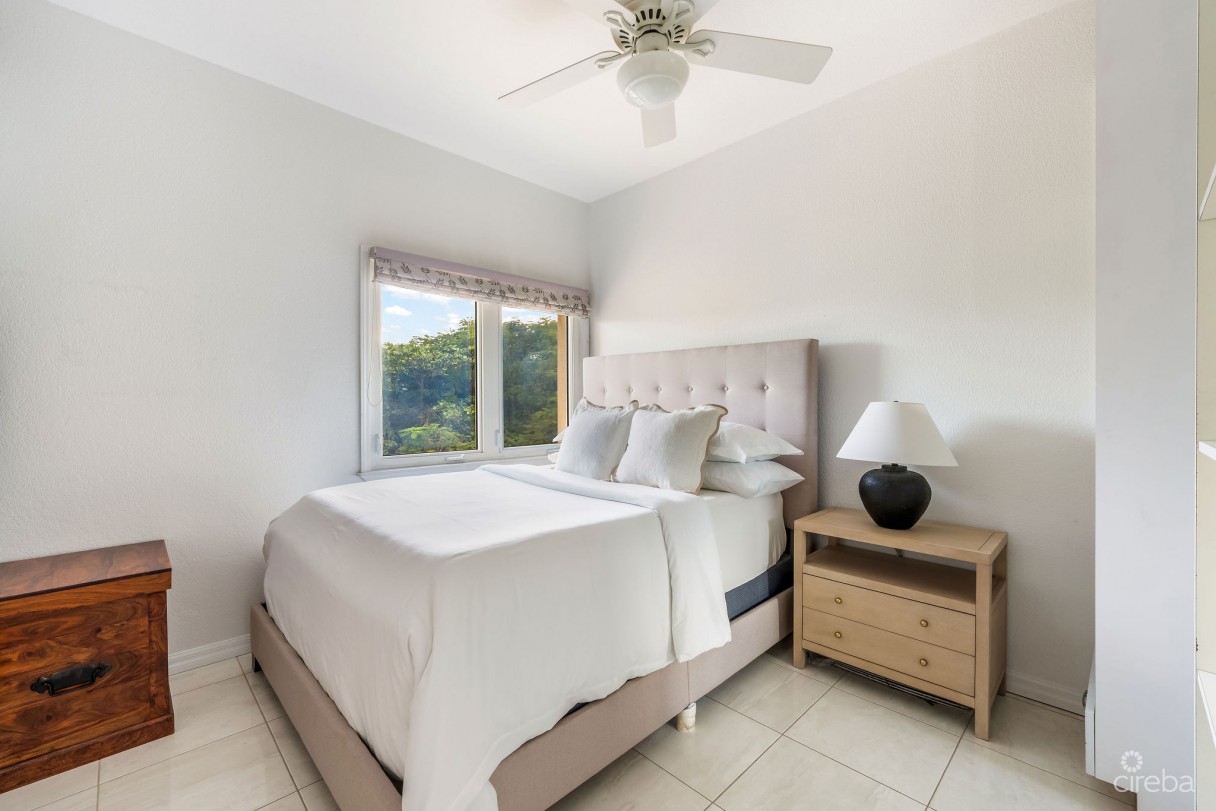 Poinsettia Penthouse B7, Seven Mile Corridor - Image 17