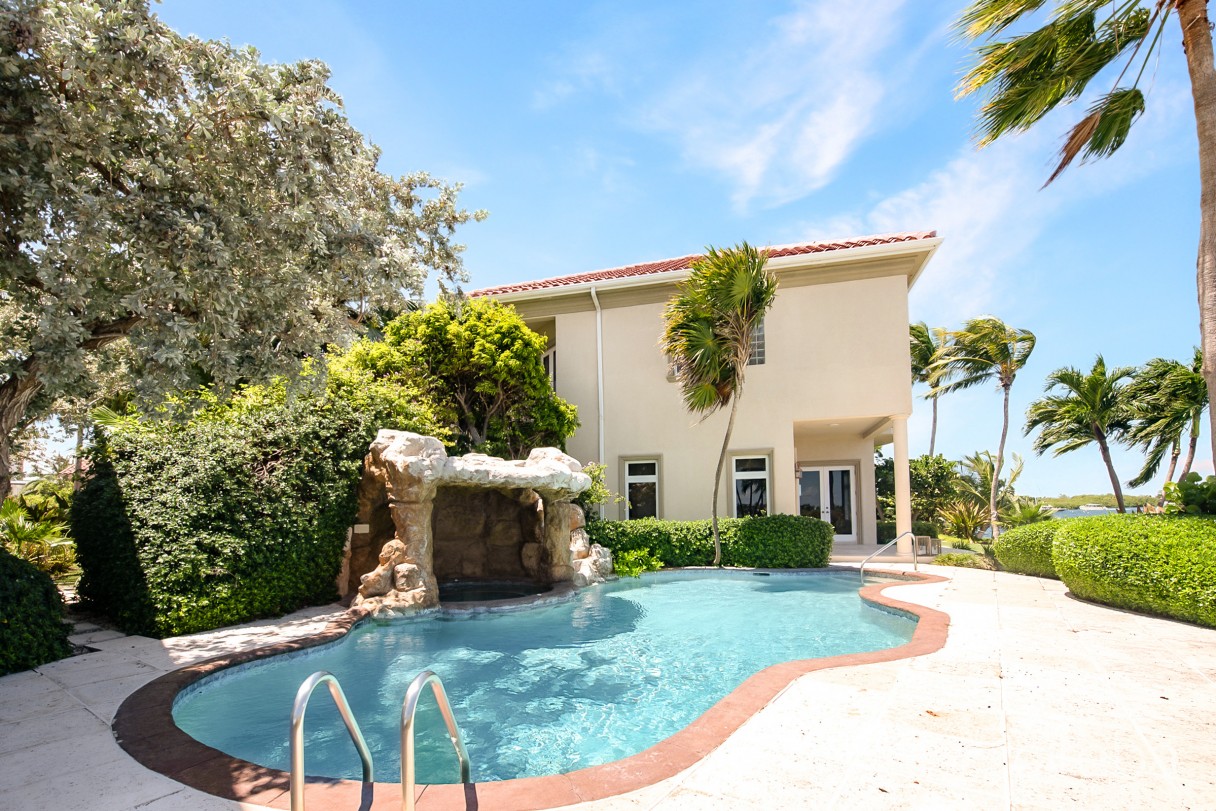 Viscaya Home, Governor's Harbour Creek - Image 7