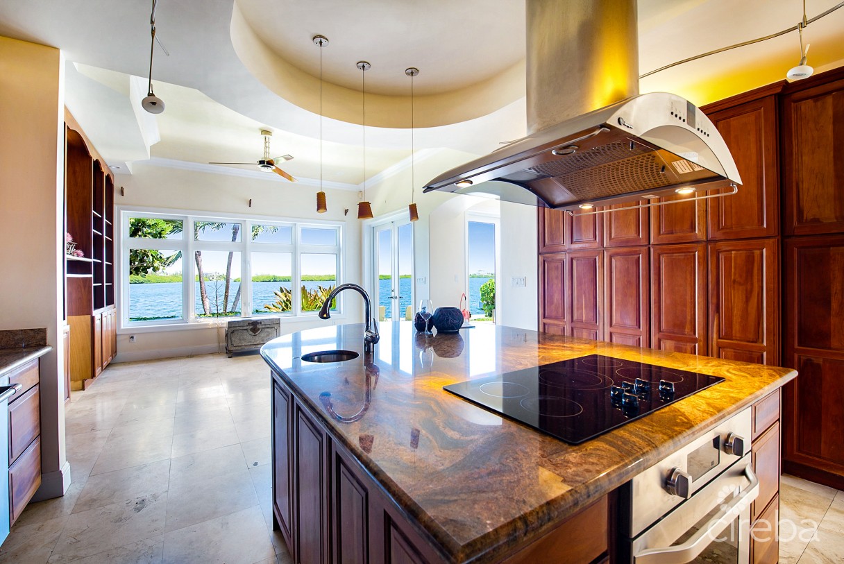 Viscaya Home, Governor's Harbour Creek - Image 12