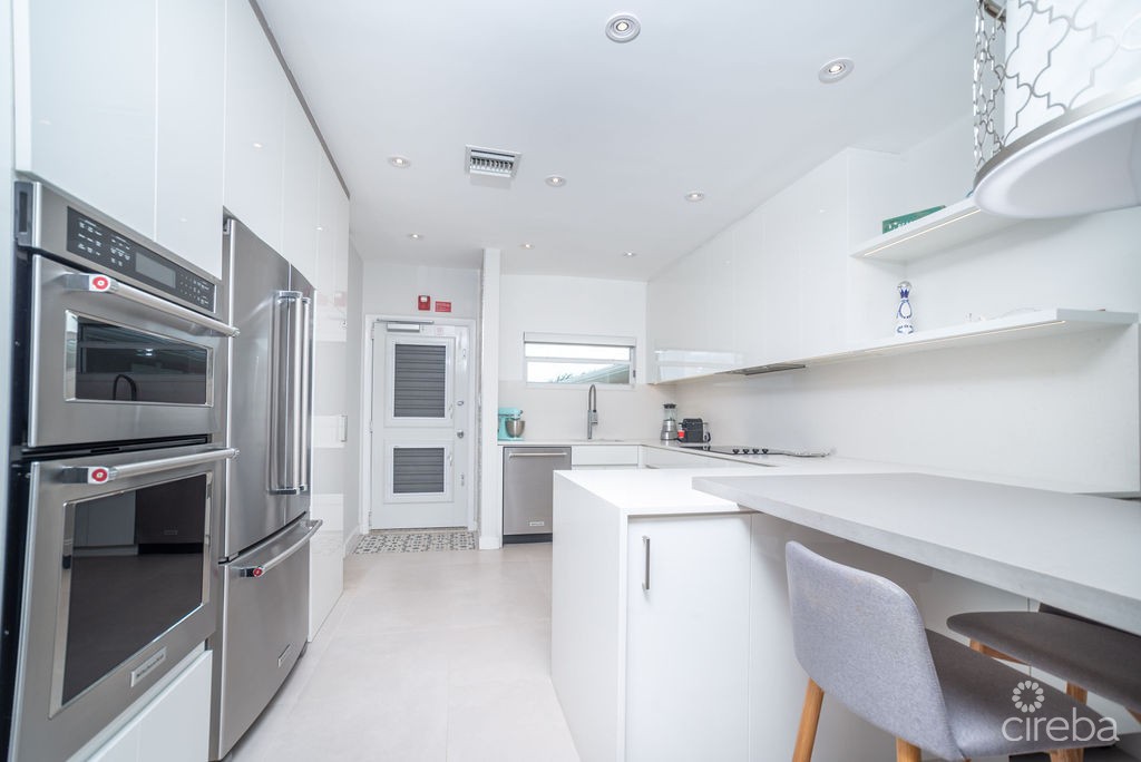 Christopher Columbus Penthouse Oceanview - Image 10
