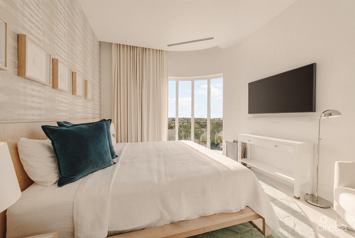 Fin Penthouse 29 - Image 7