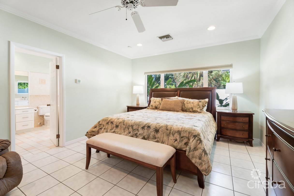 Snug Harbour Family Home - Image 11