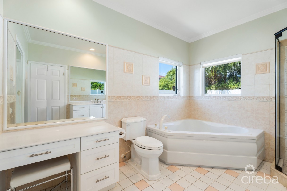 Snug Harbour Family Home - Image 12