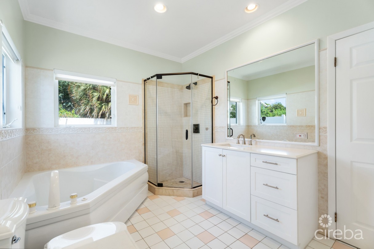 Snug Harbour Family Home - Image 13