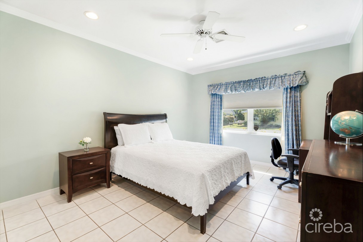 Snug Harbour Family Home - Image 14