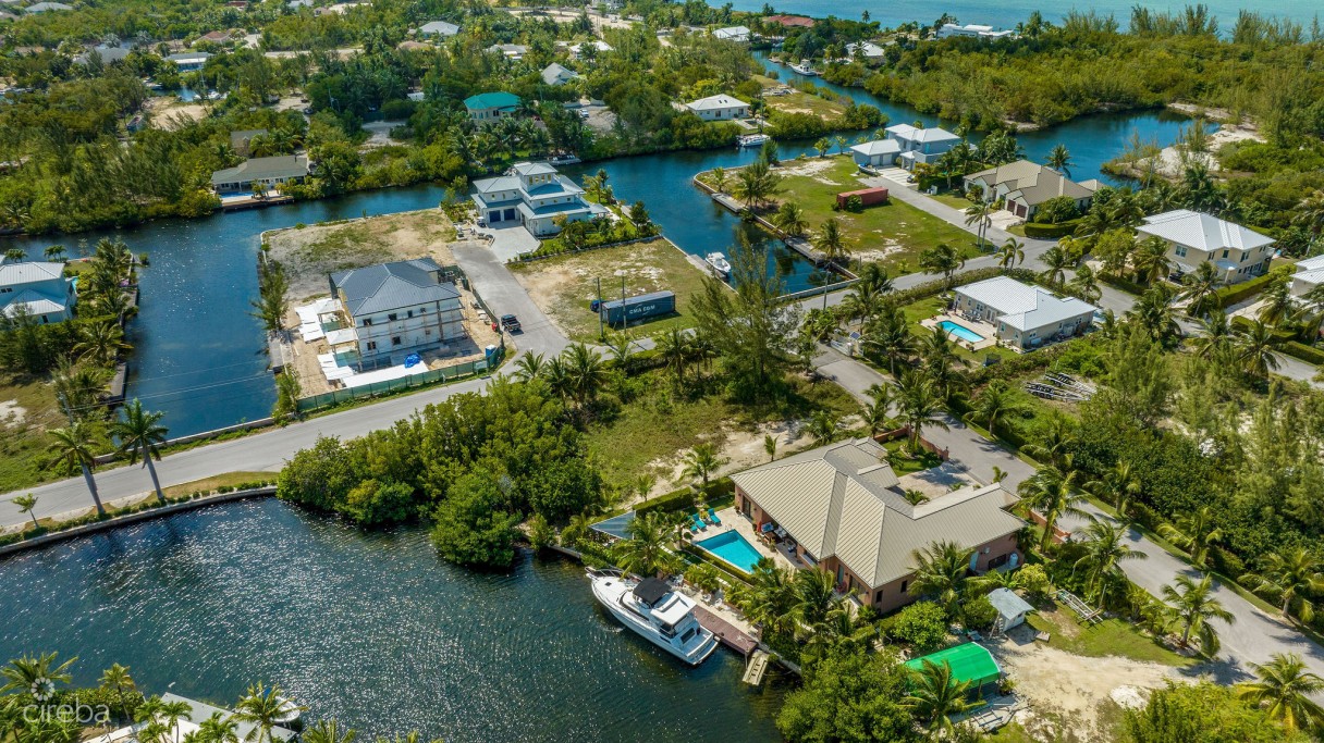 Superb Canal Front Lot On Peaceful Close - Image 1