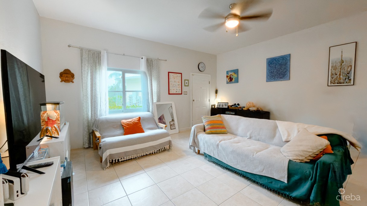 Alhambra Villas 1 Bed Condo - Image 1