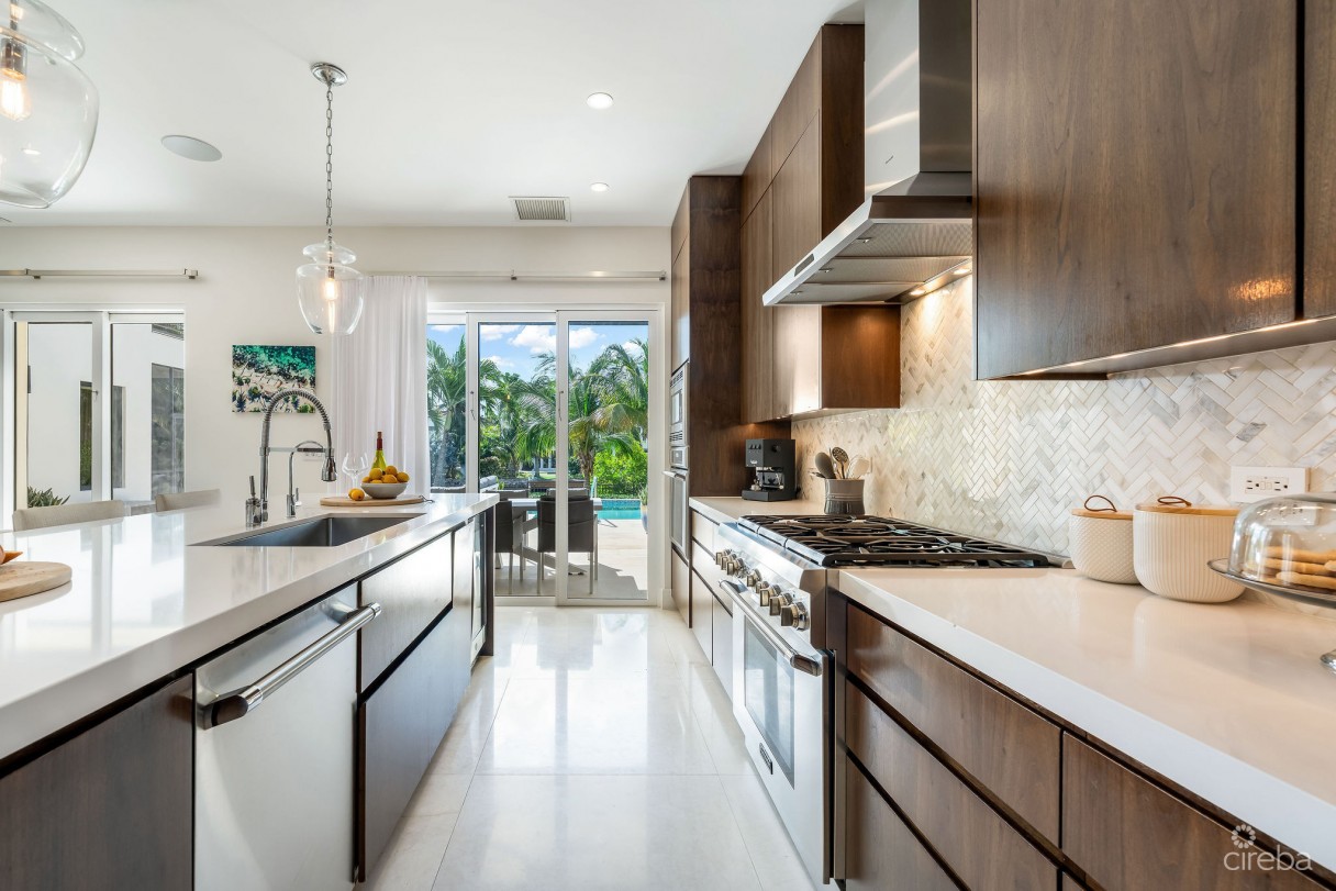 Cypress Pointe North Stand Alone Residence In  Crystal Harbour - Image 5