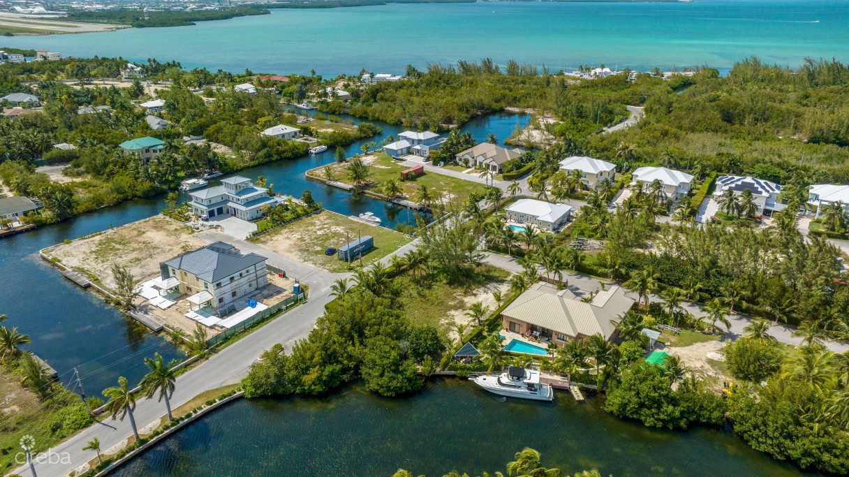 Superb Canal Front Lot On Peaceful Close - Image 3