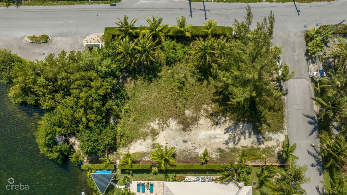 Superb Canal Front Lot On Peaceful Close - Image 4