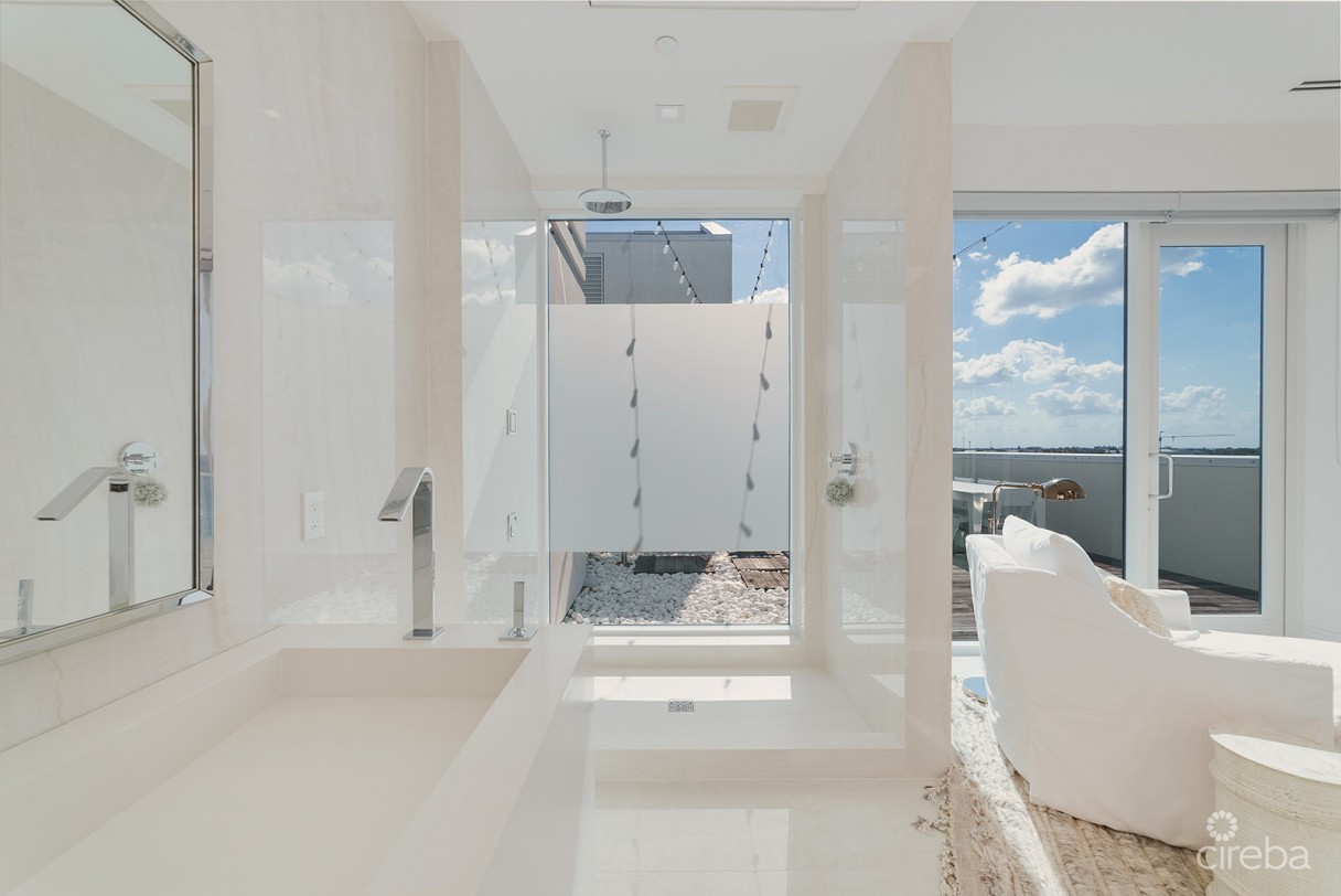 Fin Penthouse 29 - Image 14