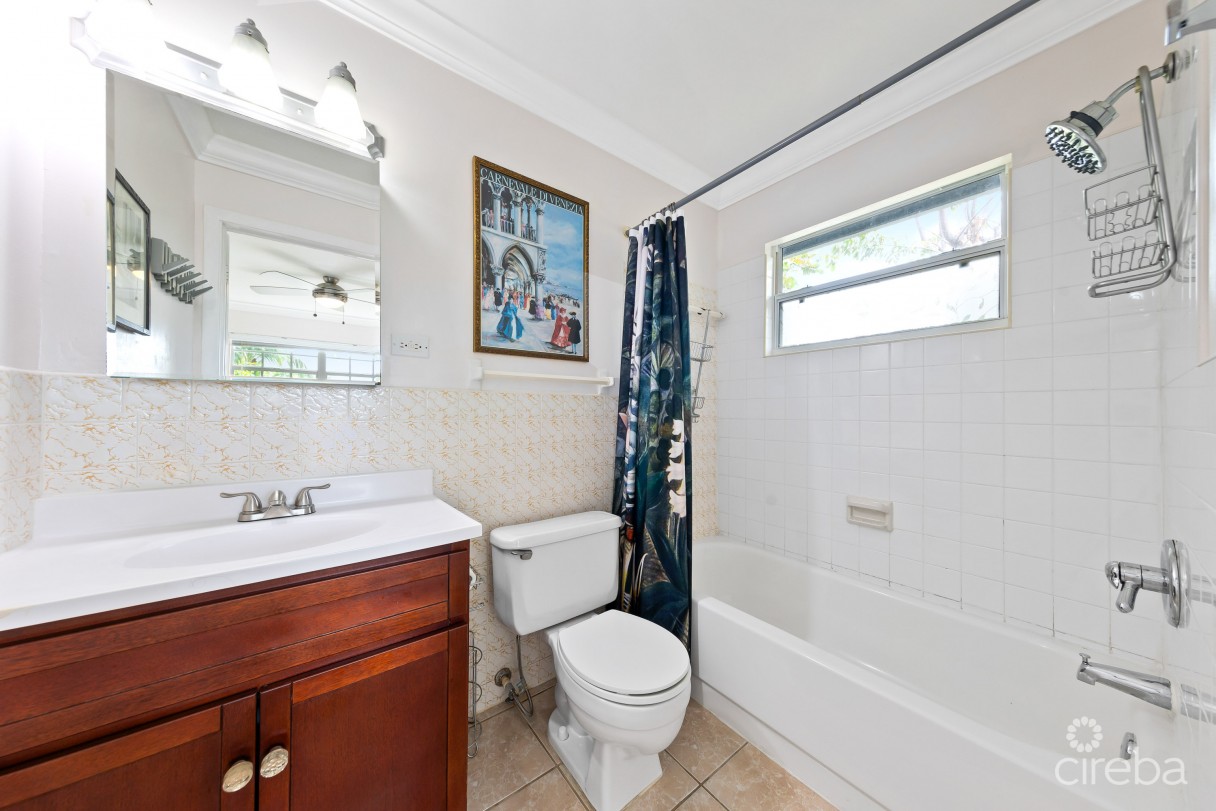 Starlet Crescent Duplex, West Bay - Image 11