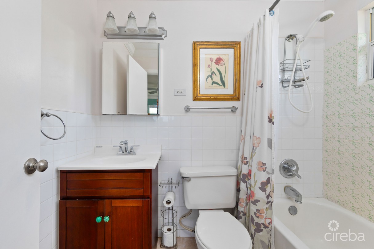 Starlet Crescent Duplex, West Bay - Image 13