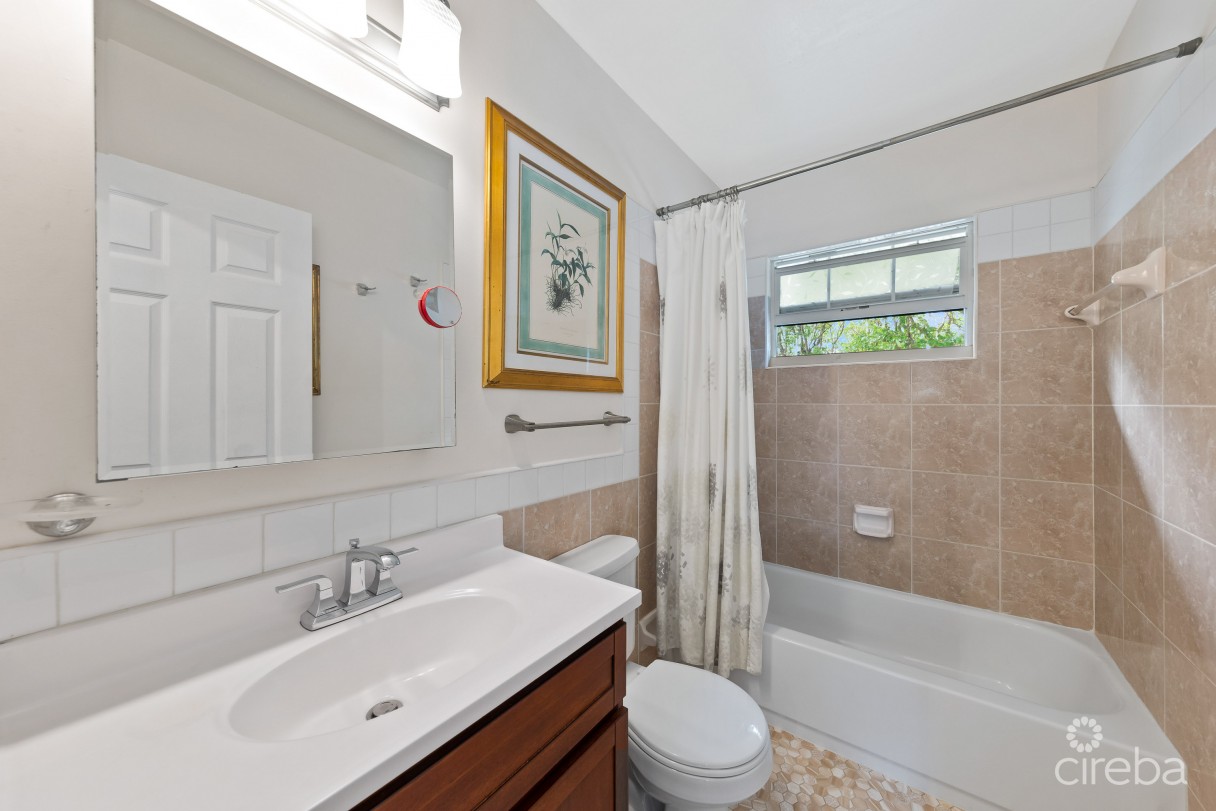 Starlet Crescent Duplex, West Bay - Image 17