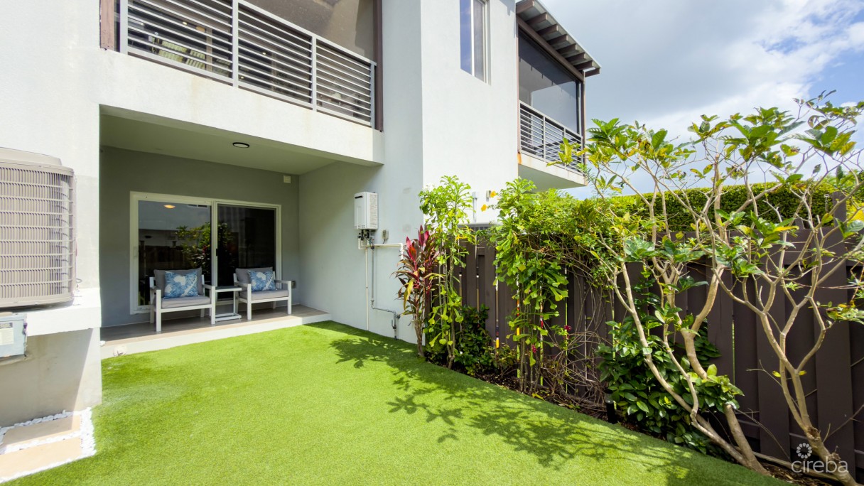 South Bay Estates Townhome - Image 11