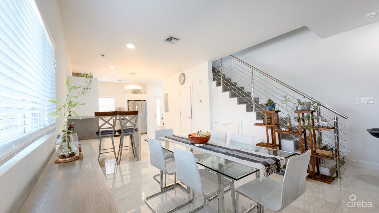 Ocean Reach 2 Bed Townhouse - Image 2