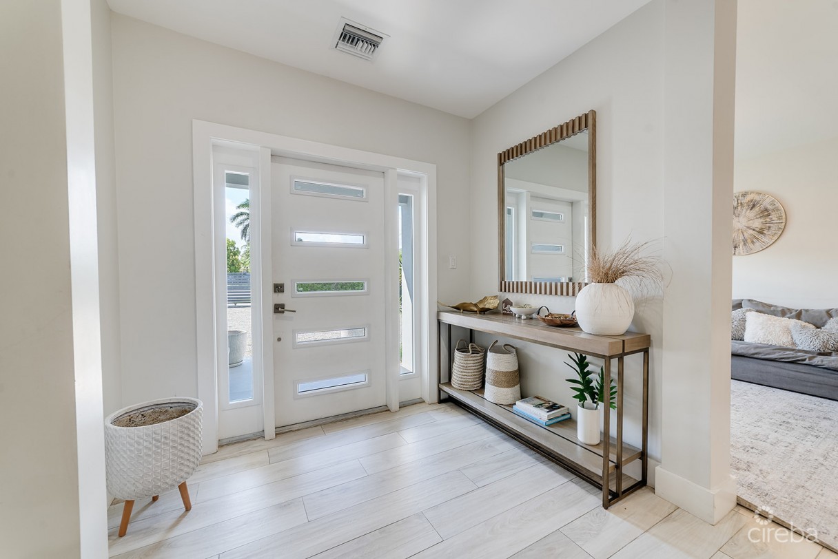 Elevated, 6-bedroom  Single Family Home On A Massive Parcel - Image 3