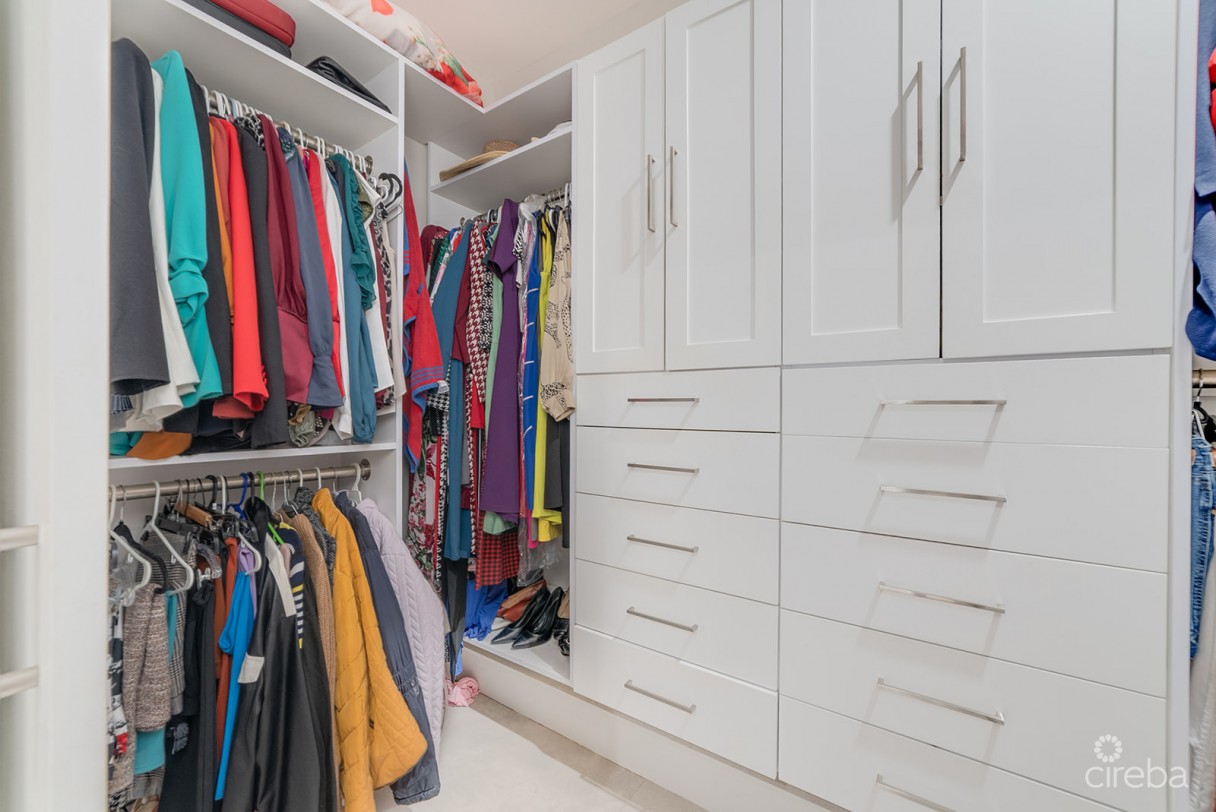 Elevated, 6-bedroom  Single Family Home On A Massive Parcel - Image 11