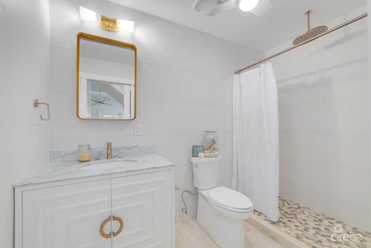 Elevated, 6-bedroom  Single Family Home On A Massive Parcel - Image 13