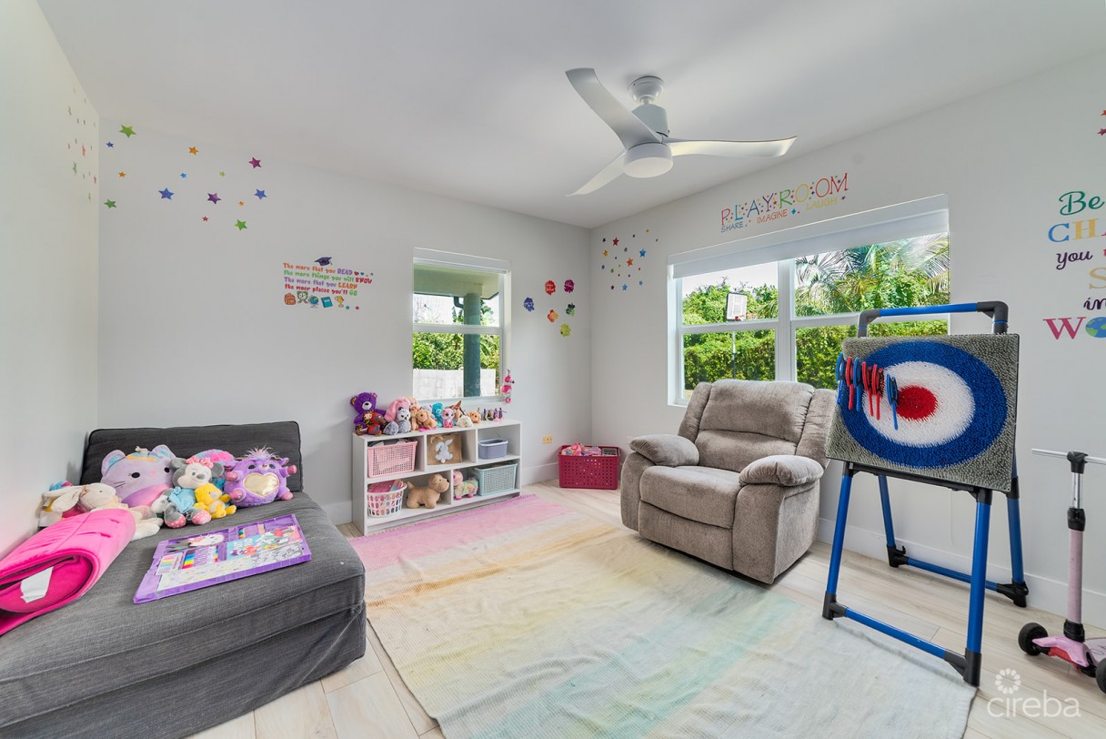 Elevated, 6-bedroom  Single Family Home On A Massive Parcel - Image 18