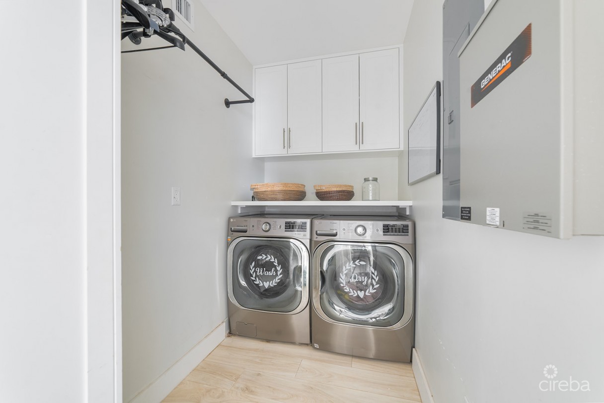 Elevated, 6-bedroom  Single Family Home On A Massive Parcel - Image 19