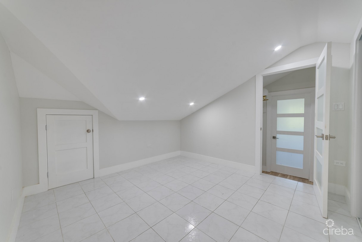 Elevated, 6-bedroom  Single Family Home On A Massive Parcel - Image 20