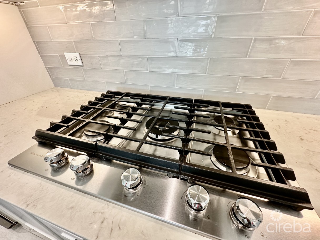 South Bay Residence In South Sound - Image 4