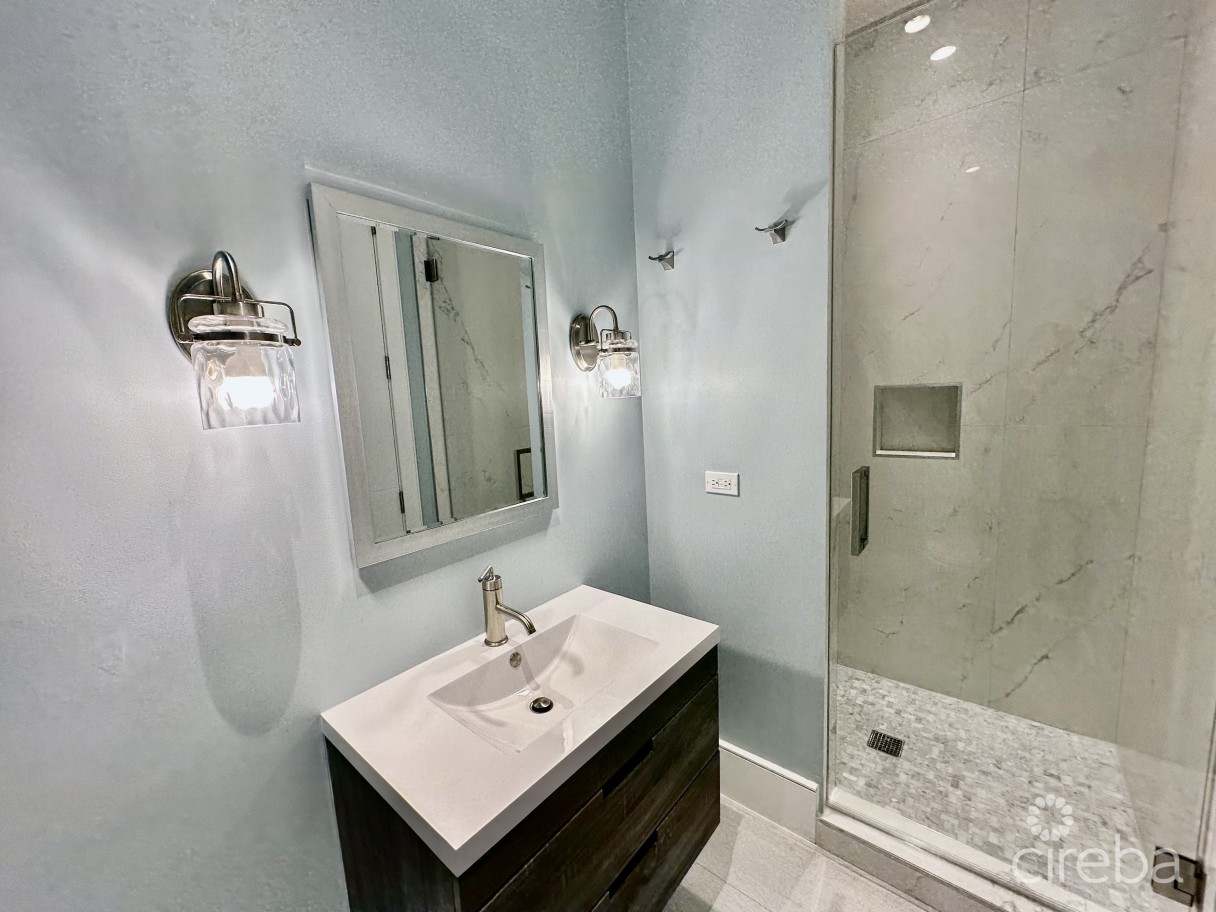 South Bay Residence In South Sound - Image 11