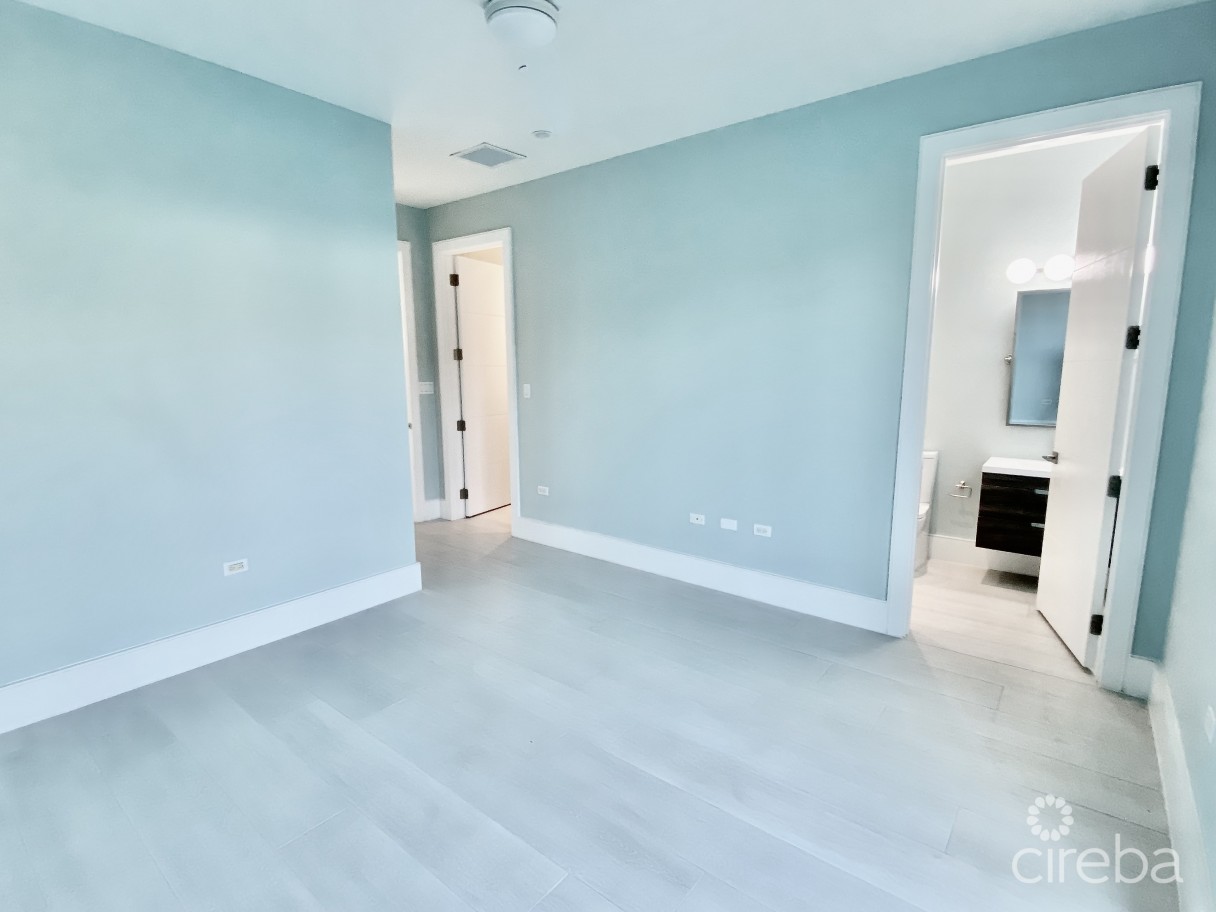 South Bay Residence In South Sound - Image 12