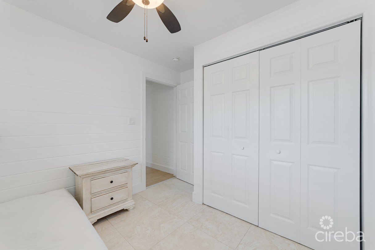Reduced! #1 Canal Home Uncle Bob Lane - Image 4