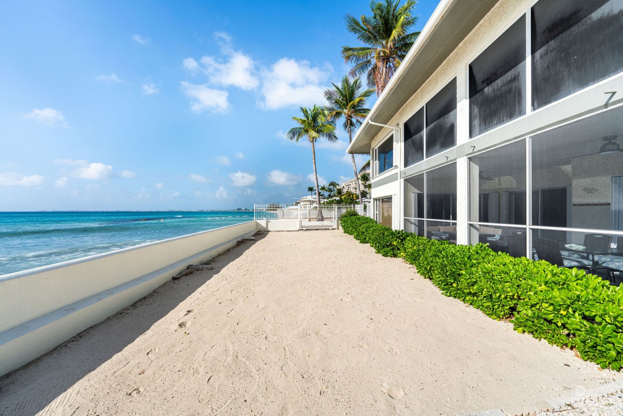 Beachfront Living | Tamarind Bay | Seven Mile Beach - Image 14