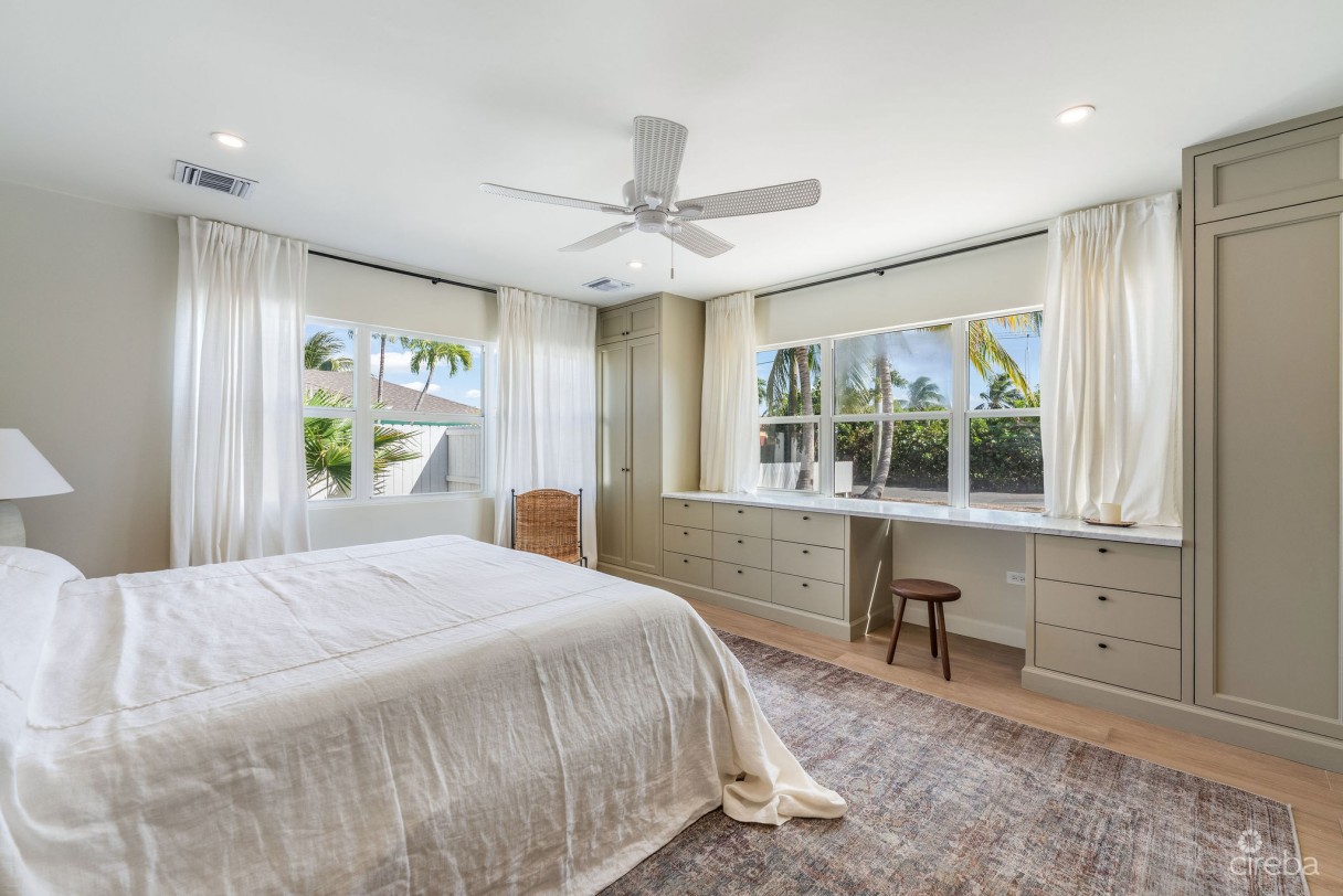 Snug Harbour Designer Renovated 4 Bedroom Home - Image 6