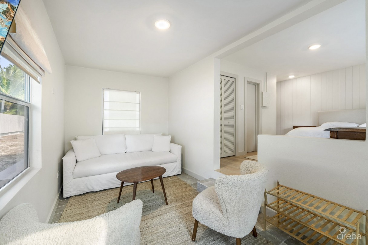 Snug Harbour Designer Renovated 4 Bedroom Home - Image 10