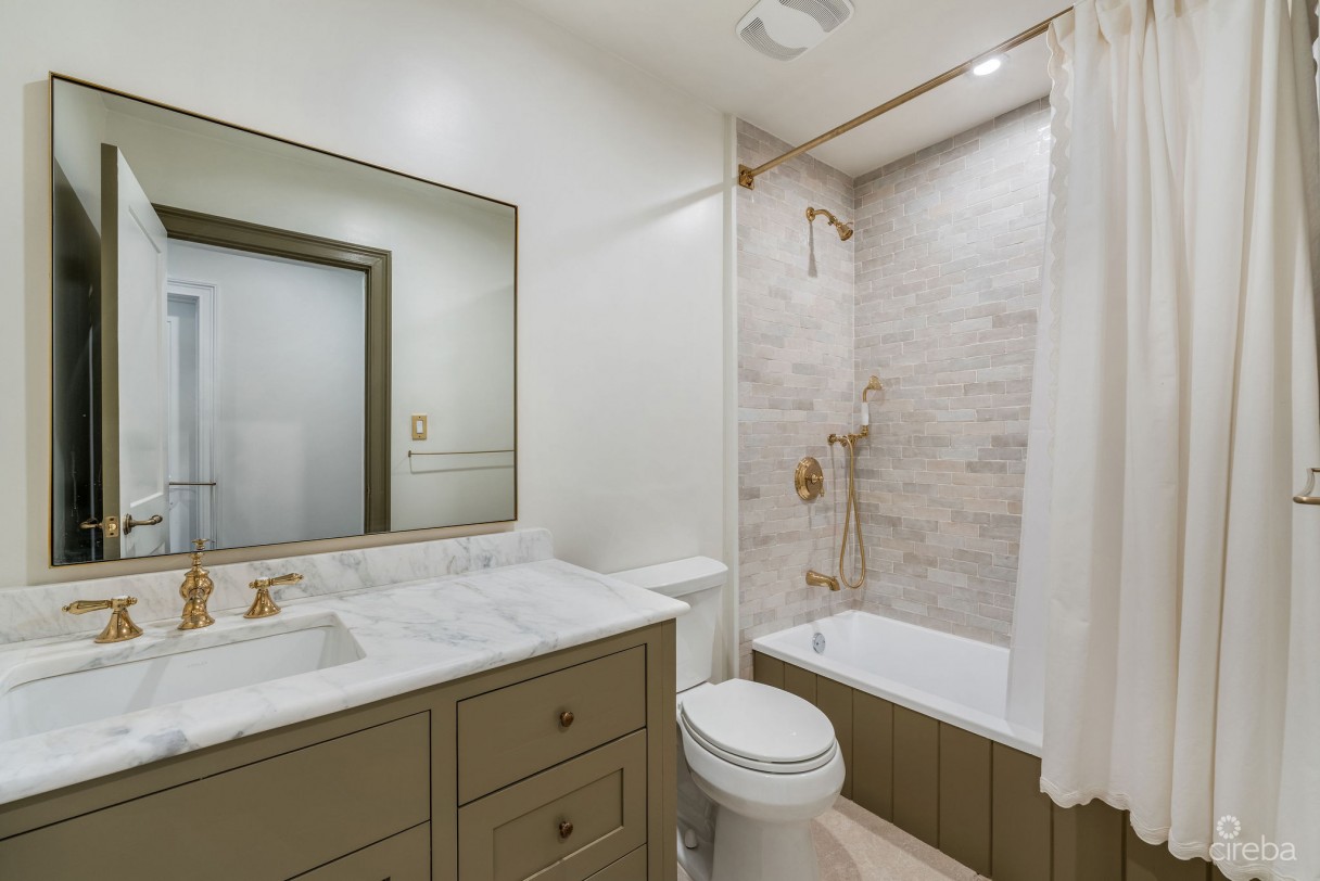 Snug Harbour Designer Renovated 4 Bedroom Home - Image 14