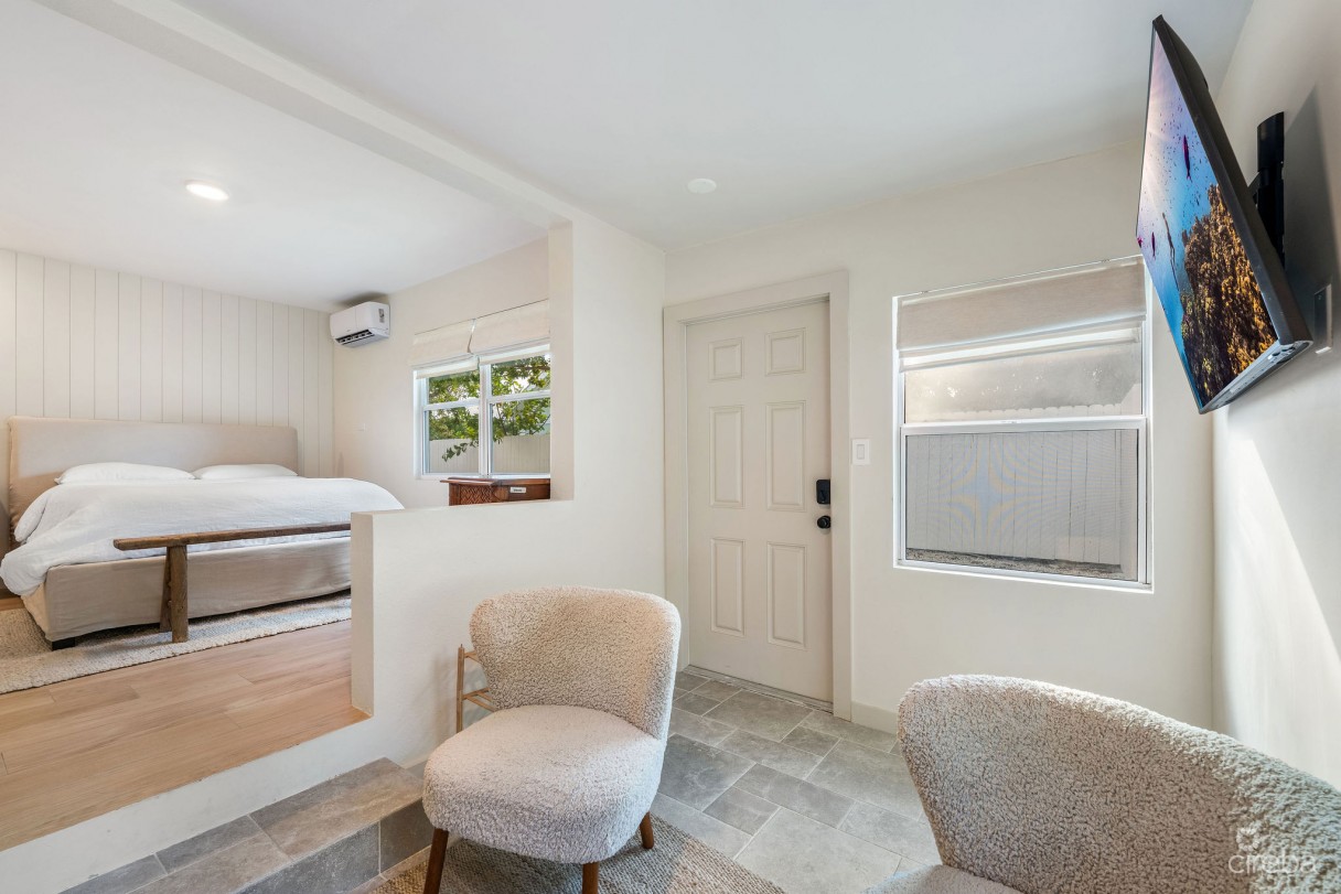Snug Harbour Designer Renovated 4 Bedroom Home - Image 12