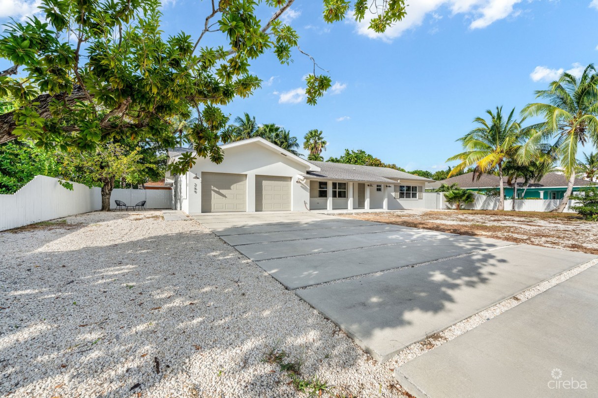 Snug Harbour Designer Renovated 4 Bedroom Home - Image 15