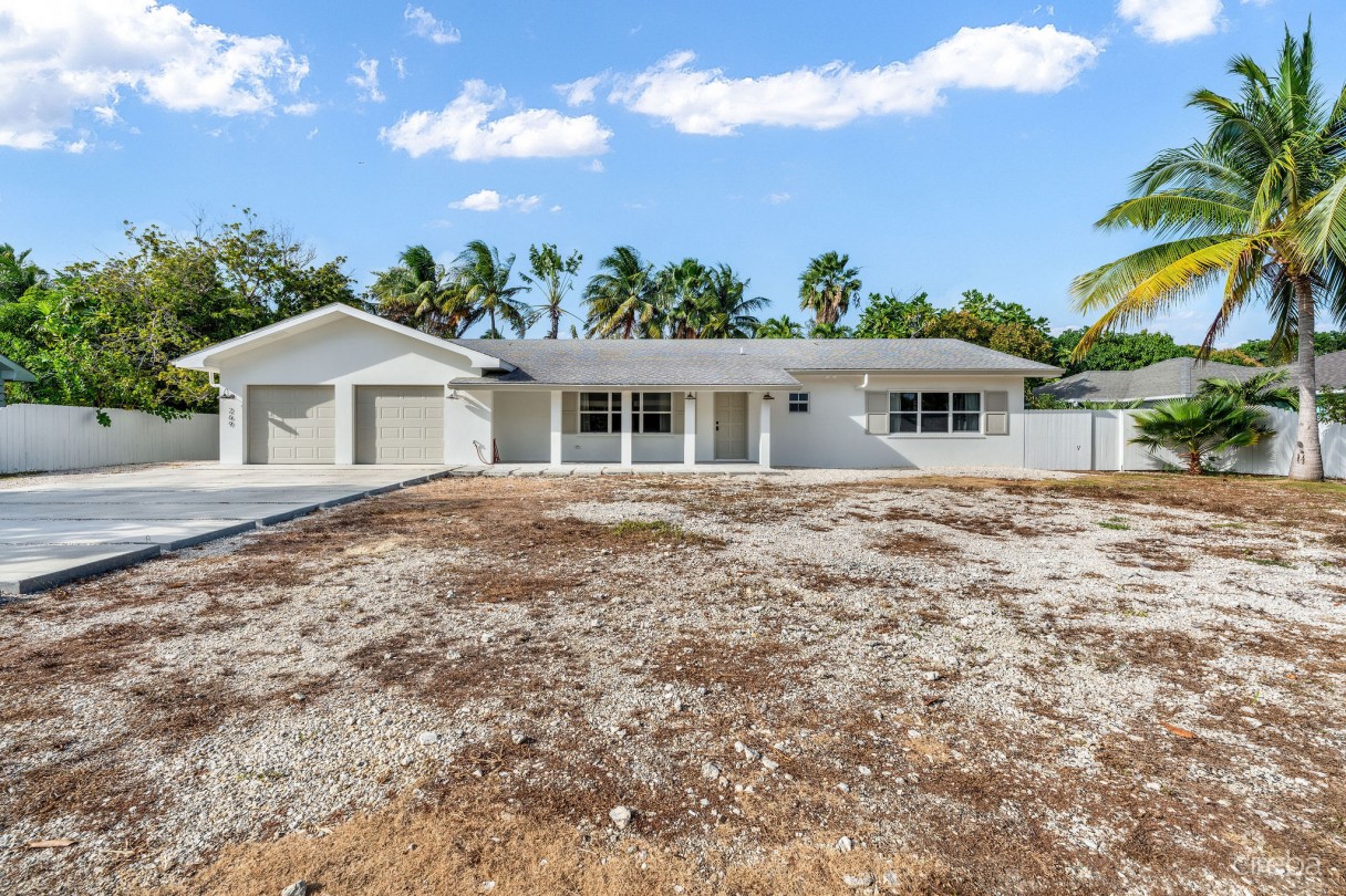 Snug Harbour Designer Renovated 4 Bedroom Home - Image 16