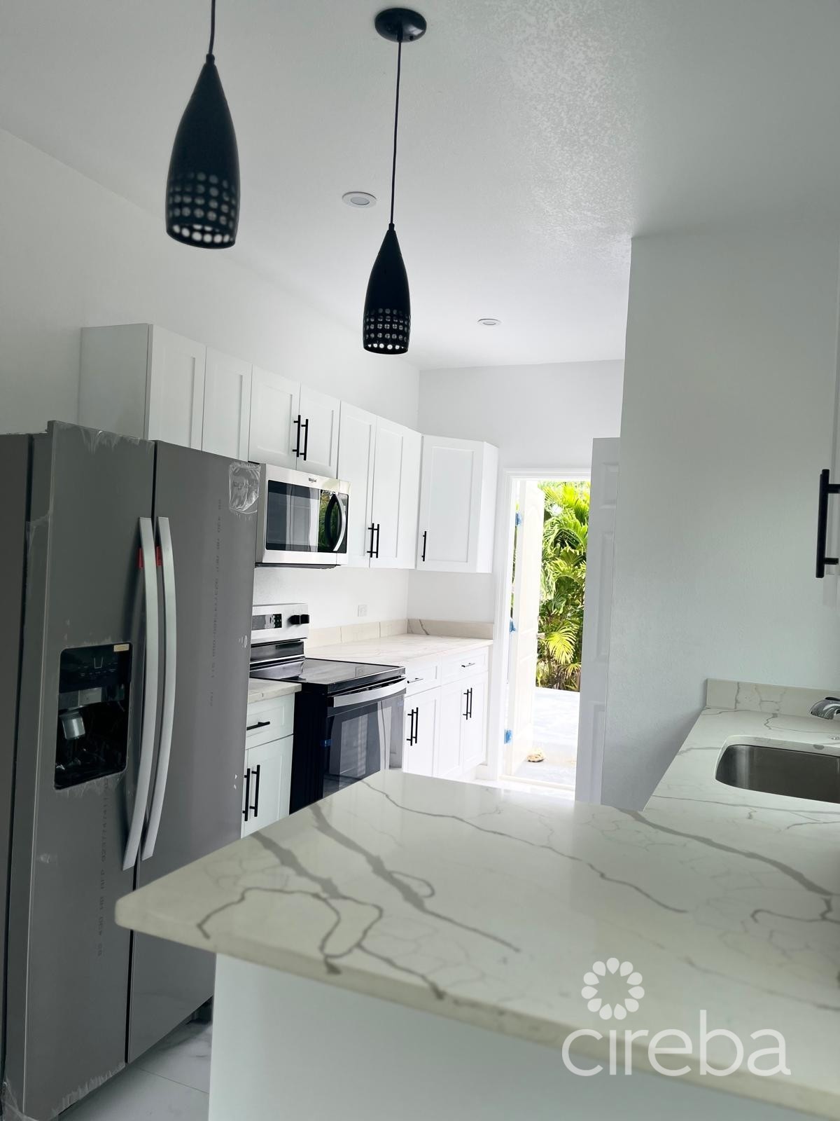 Bodden Town Family Home - Image 3