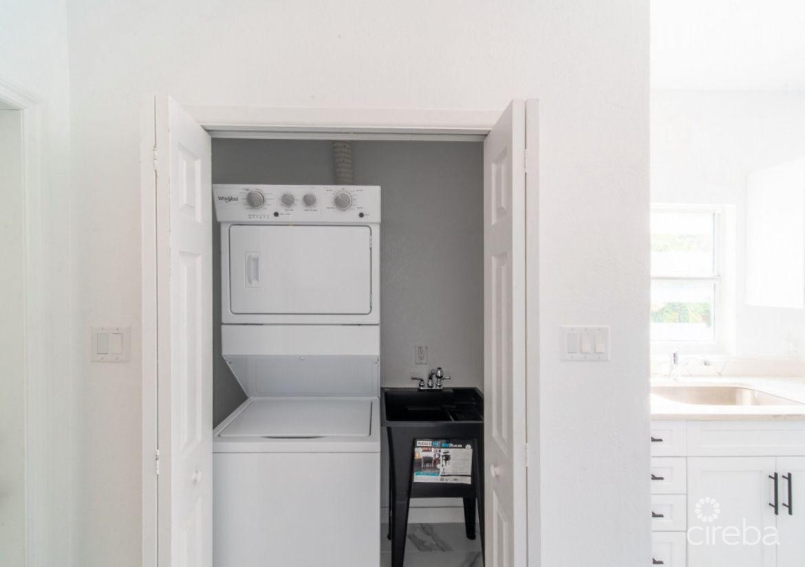 Bodden Town Family Home - Image 4