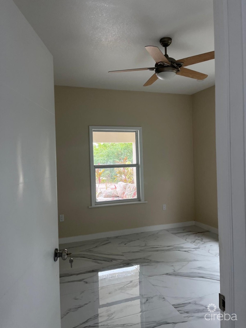 Bodden Town Family Home - Image 6