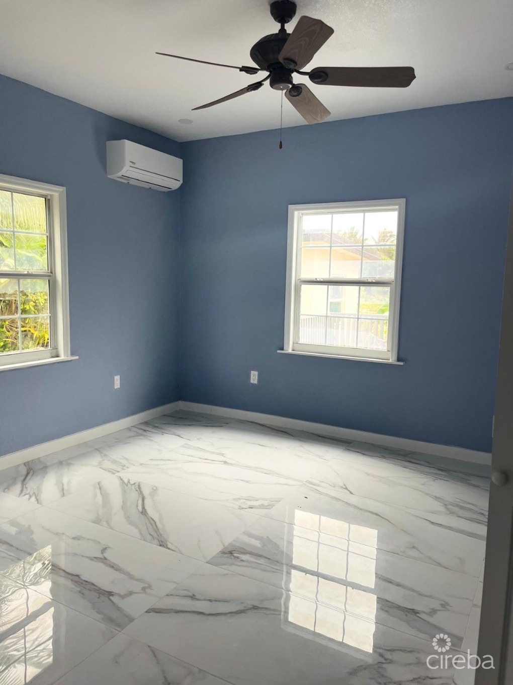 Bodden Town Family Home - Image 8