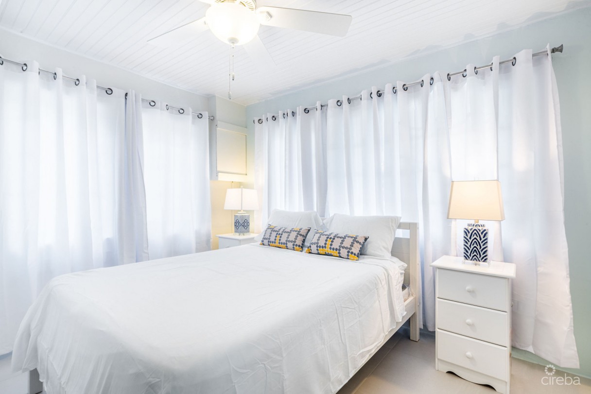 Charming Oceanview Cottage Expansive 0.89 Acre Lot - Image 1