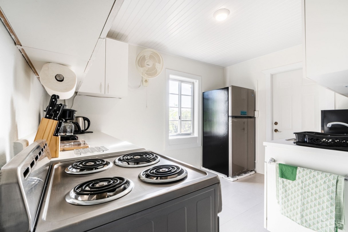 Charming Oceanview Cottage Expansive 0.89 Acre Lot - Image 4