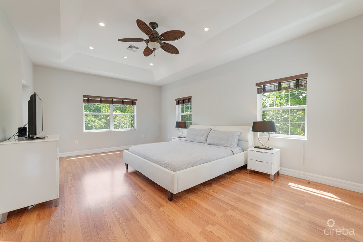 South Sound 4 Bed Single Family Home W/ Pool In Gated Community - Image 4