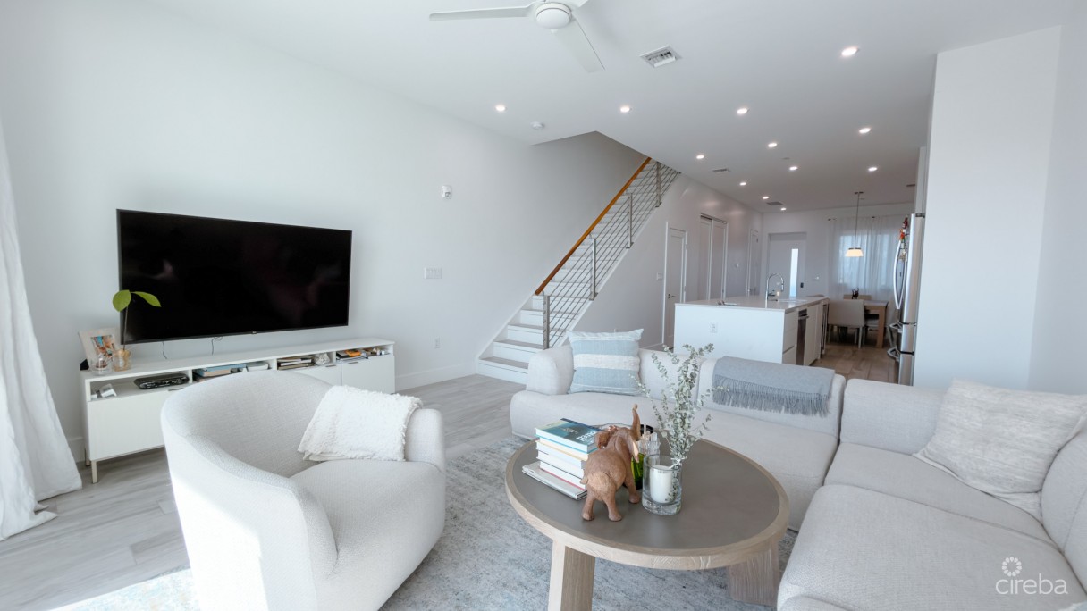 Aura #303 - Oceanfront 2 Bed Plus Den Townhouse Residence - Image 5